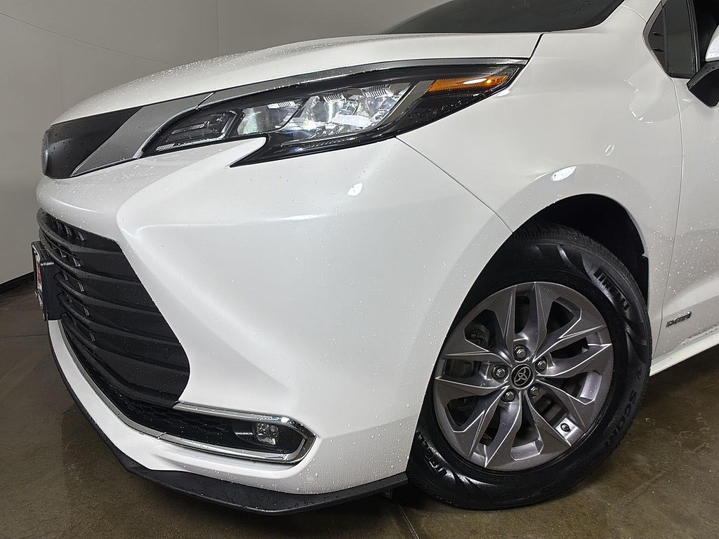 2021 Toyota Sienna Located at Smart Motors Toyota slide-image