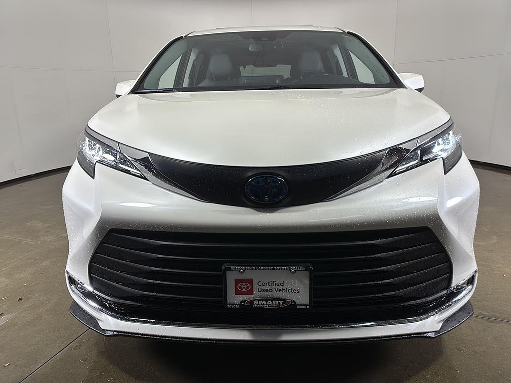 2021 Toyota Sienna Located at Smart Motors Toyota slide-image