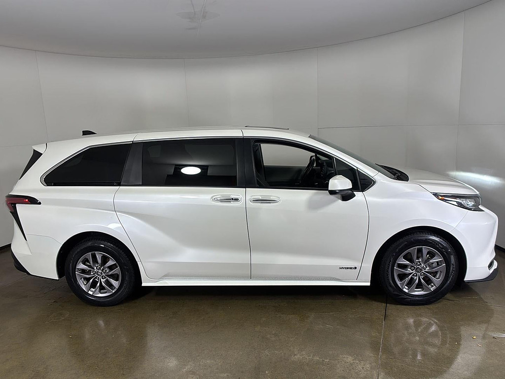 2021 Toyota Sienna Located at Smart Motors Toyota light-box-slides