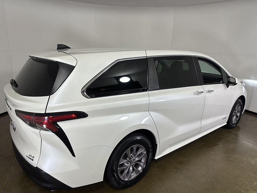 2021 Toyota Sienna Located at Smart Motors Toyota slide-image
