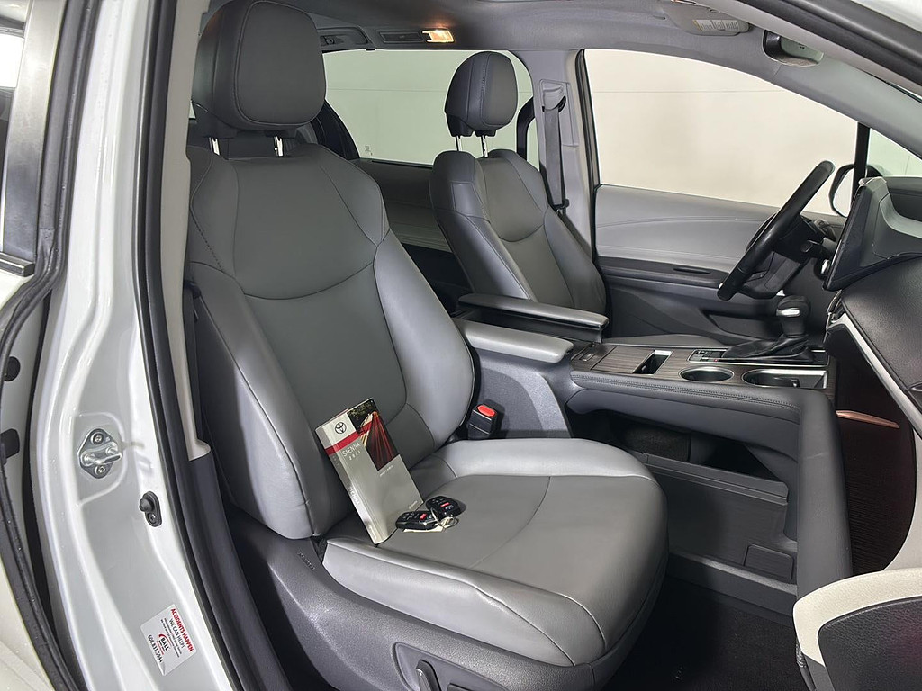 2021 Toyota Sienna Located at Smart Motors Toyota light-box-slides