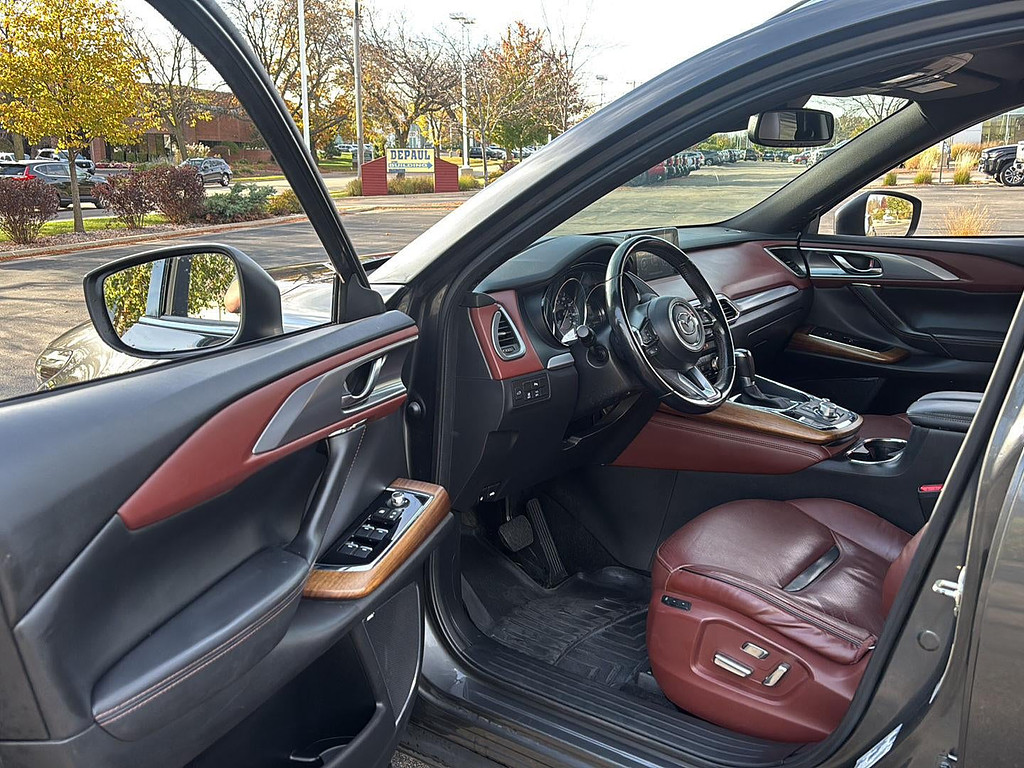 2018 Mazda Mazda CX-9 Located at Smart Motors Toyota light-box-slides
