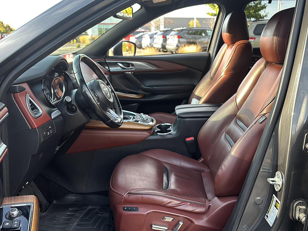 2018 Mazda Mazda CX-9 Located at Smart Motors Toyota light-box-slides