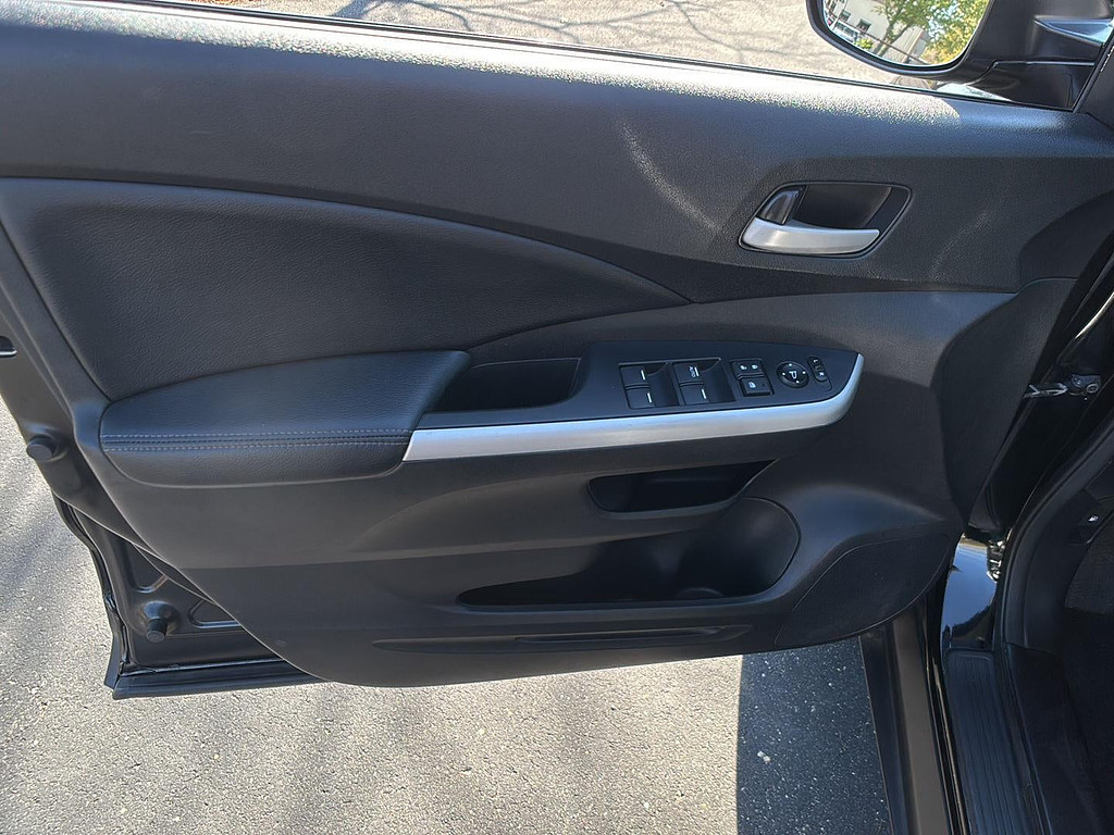 2013 Honda CR-V Located at Smart Motors Toyota slide-image