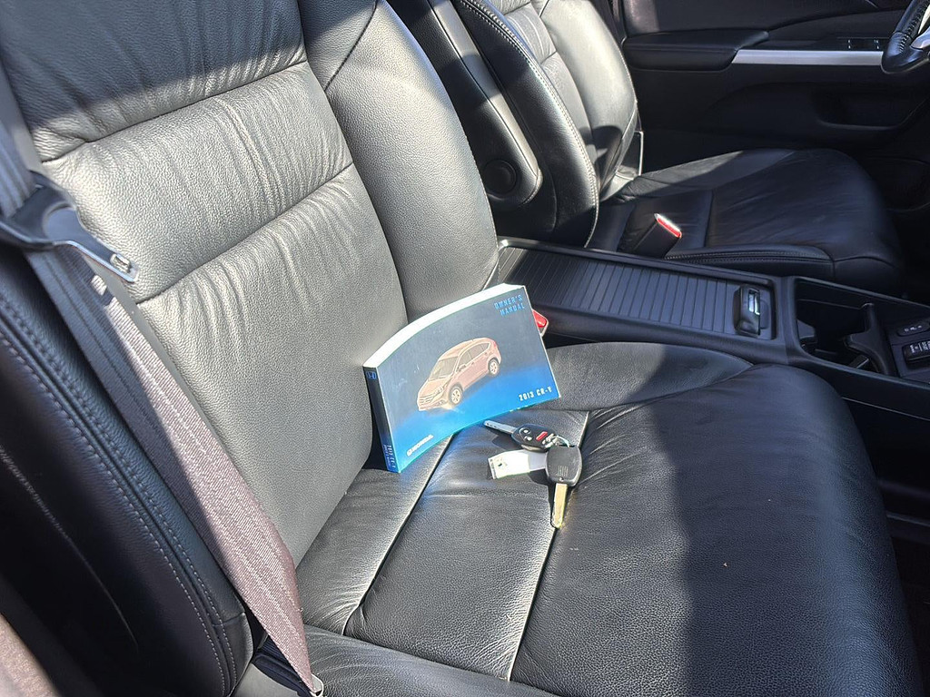 2013 Honda CR-V Located at Smart Motors Toyota light-box-slides
