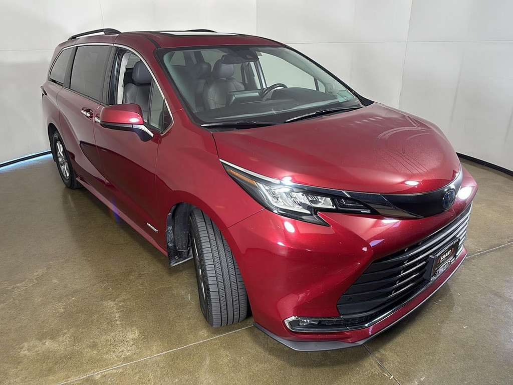 2021 Toyota Sienna Located at Smart Motors Toyota light-box-slides