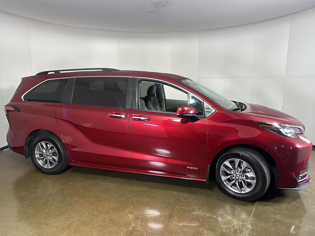 2021 Toyota Sienna Located at Smart Motors Toyota slide-image