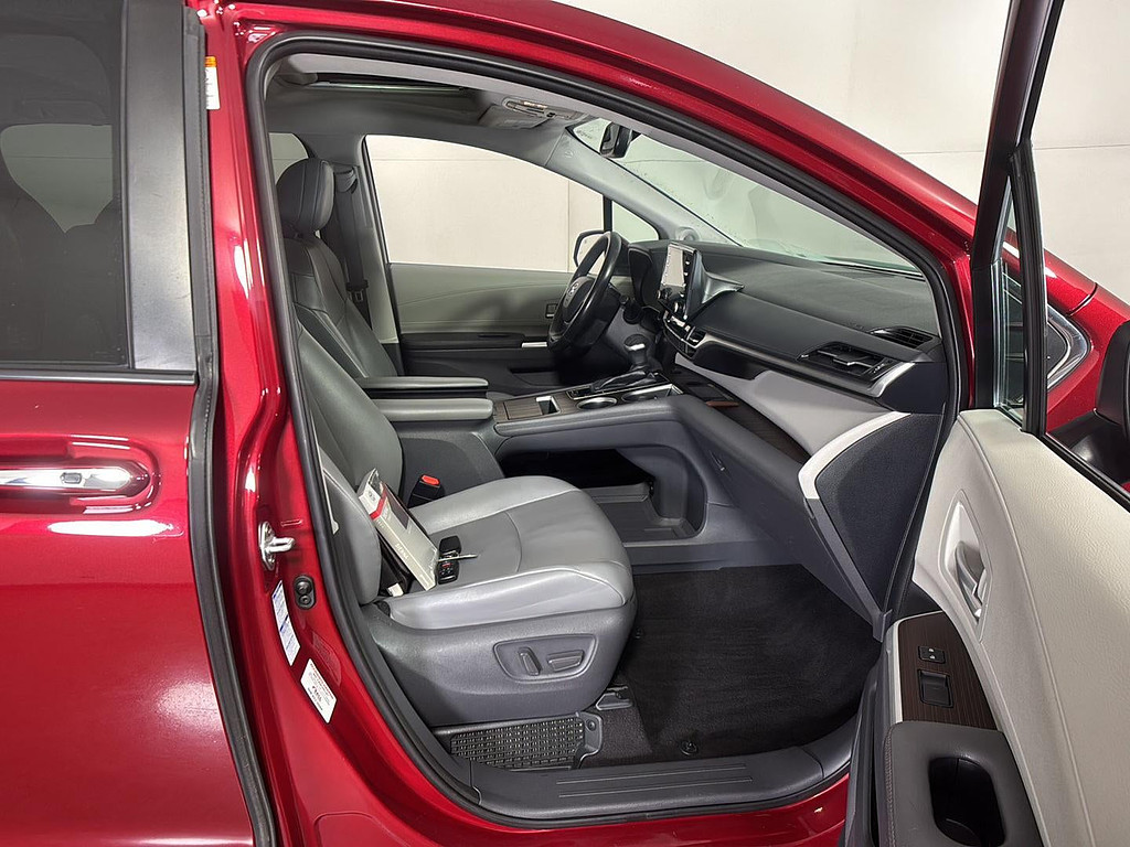 2021 Toyota Sienna Located at Smart Motors Toyota slide-image