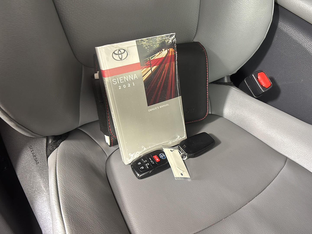 2021 Toyota Sienna Located at Smart Motors Toyota light-box-slides
