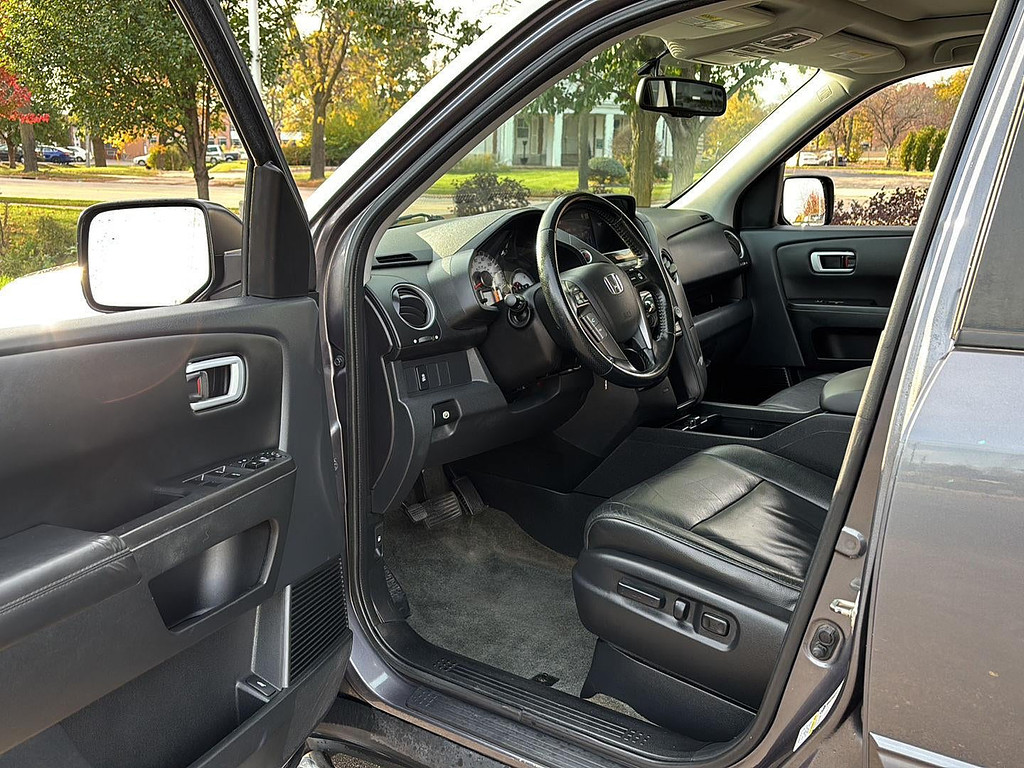 2015 Honda Pilot Located at Smart Motors Toyota light-box-slides