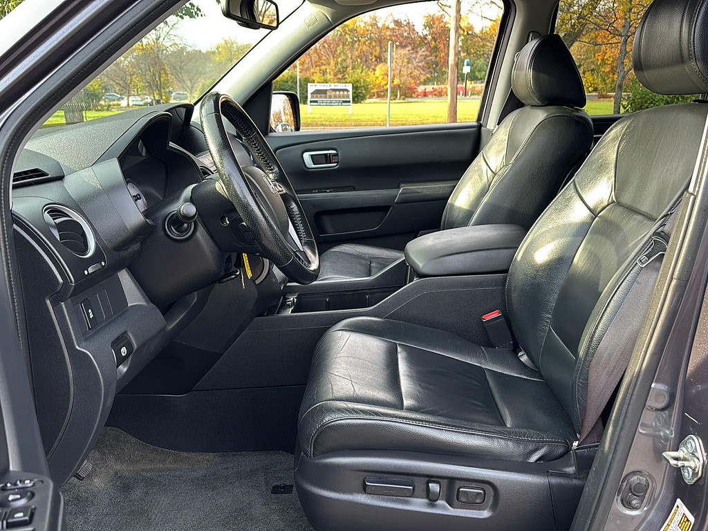 2015 Honda Pilot Located at Smart Motors Toyota light-box-slides