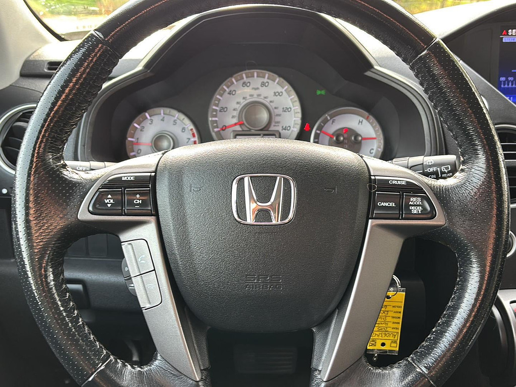 2015 Honda Pilot Located at Smart Motors Toyota light-box-slides