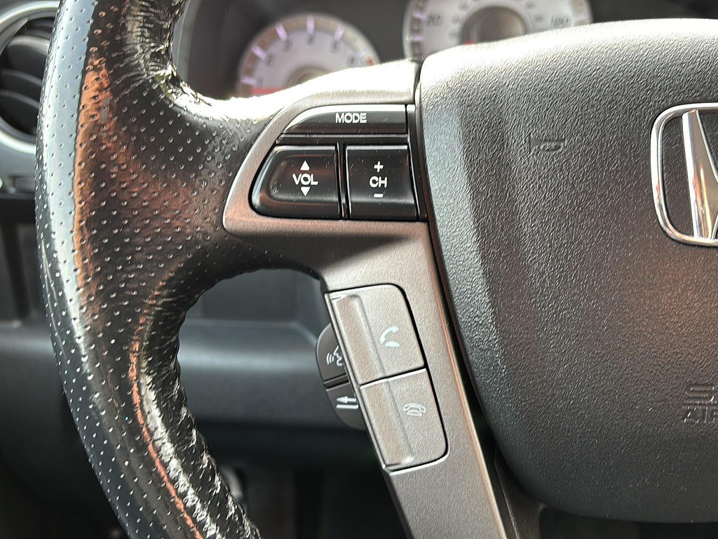 2015 Honda Pilot Located at Smart Motors Toyota light-box-slides