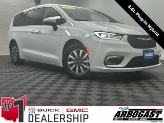 Thumbnail - 2023 Chrysler Pacifica Hybrid