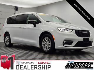 Thumbnail - 2024 Chrysler Pacifica