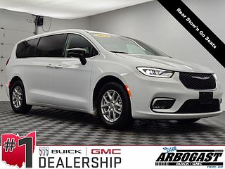 Thumbnail - 2024 Chrysler Pacifica