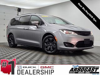 Thumbnail - 2020 Chrysler Pacifica Hybrid