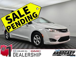 Thumbnail - 2017 Chrysler Pacifica