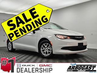 Thumbnail - 2023 Chrysler Voyager