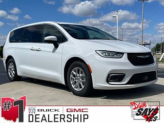 Thumbnail - 2023 Chrysler Pacifica