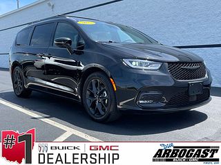 Thumbnail - 2025 Chrysler Pacifica