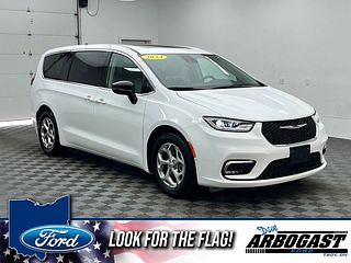Thumbnail - 2024 Chrysler Pacifica