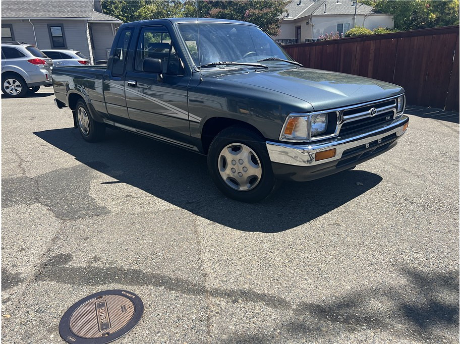1992 Toyota Xtra Cab Located at Hayes Autos Classic light-box-slides