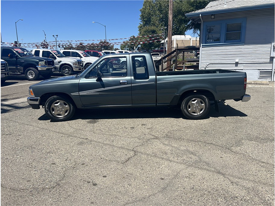 1992 Toyota Xtra Cab Located at Hayes Autos Classic light-box-slides