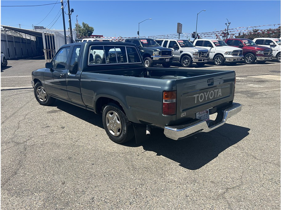 1992 Toyota Xtra Cab Located at Hayes Autos Classic light-box-slides