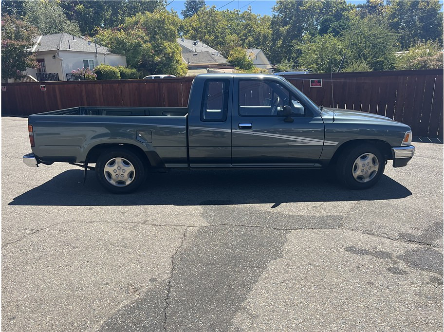 1992 Toyota Xtra Cab Located at Hayes Autos Classic light-box-slides