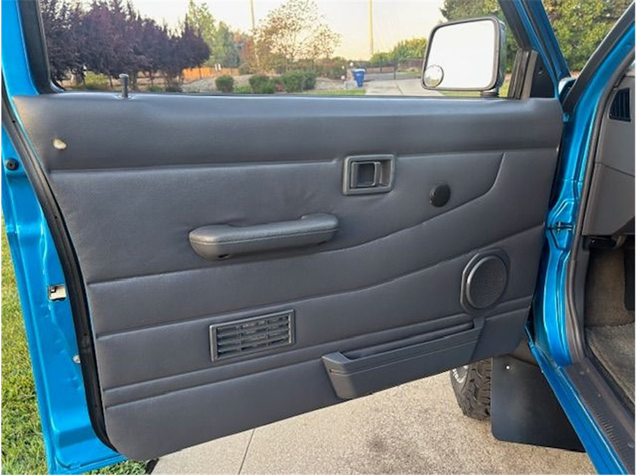1997 Nissan Truck XE - Photo 9
