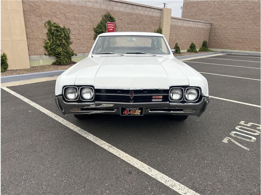 1966 Oldsmobile F85 Cruiser Located at Hayes Autos Classic light-box-slides