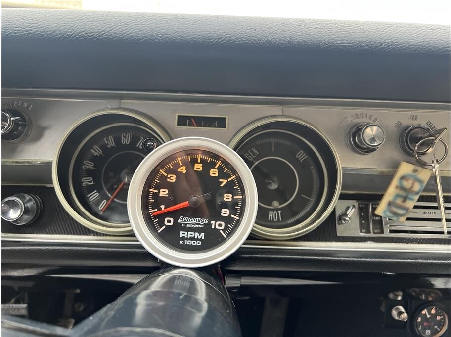 1966 Oldsmobile F85 Cruiser Located at Hayes Autos Classic light-box-slides