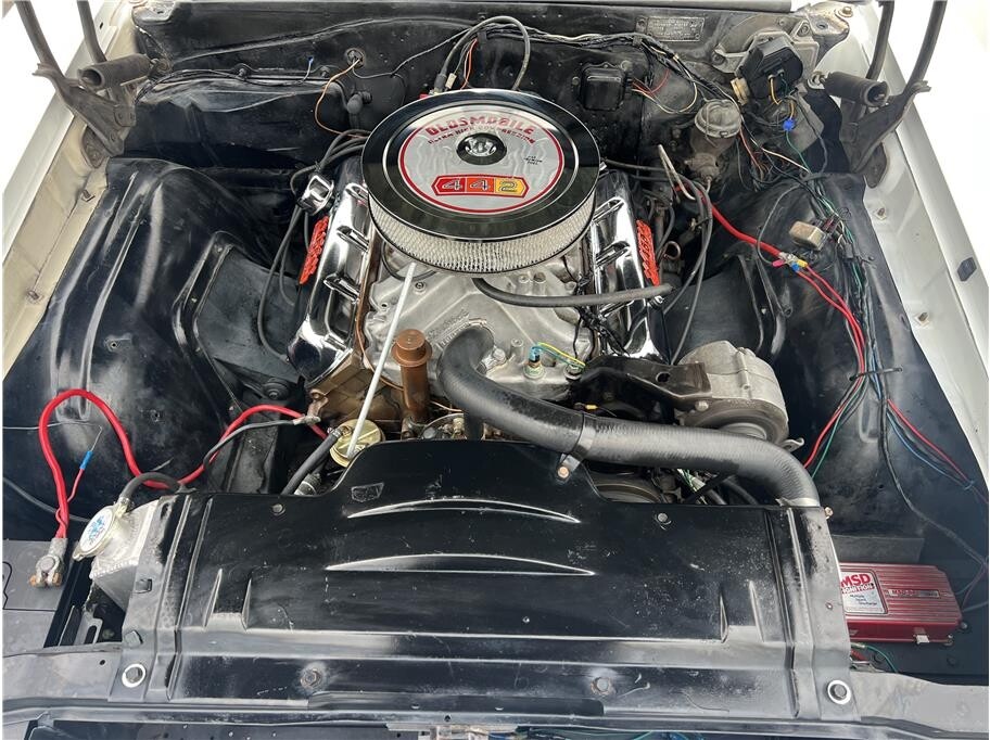 1966 Oldsmobile F85 Cruiser Located at Hayes Autos Classic light-box-slides