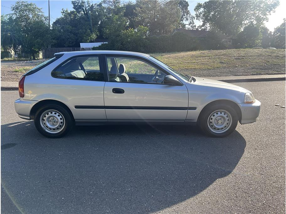 1998 Honda Civic Located at Hayes Autos Classic slide-image