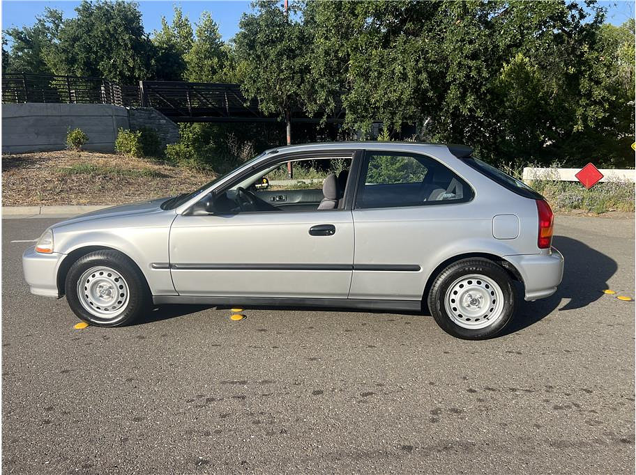 1998 Honda Civic Located at Hayes Autos Classic slide-image