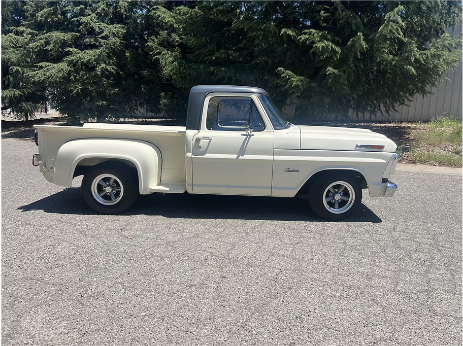 1972 Ford F-100 Located at Hayes Autos Classic light-box-slides