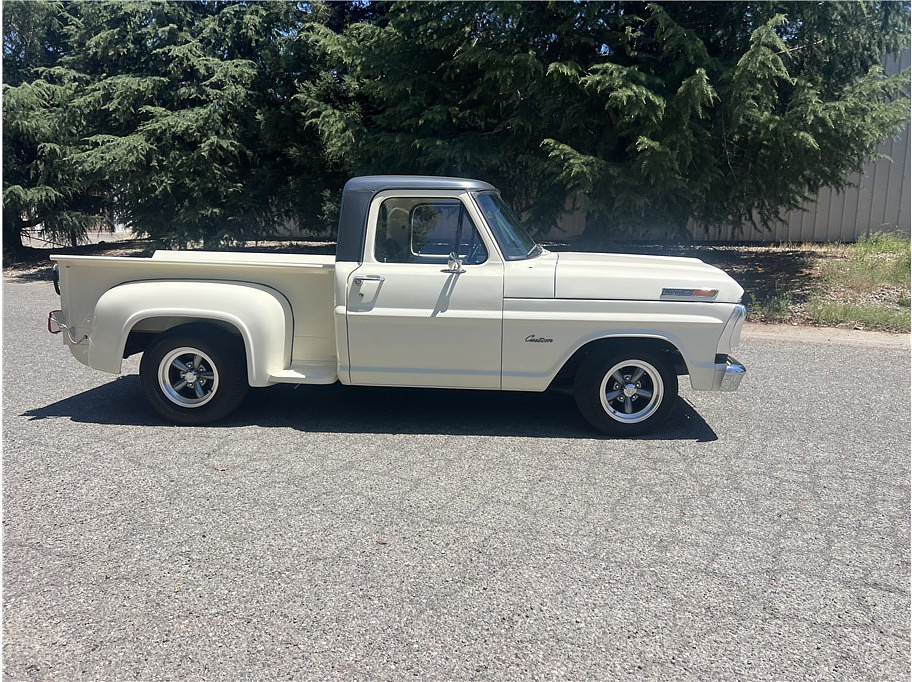 1972 Ford F-100 Located at Hayes Autos Classic light-box-slides
