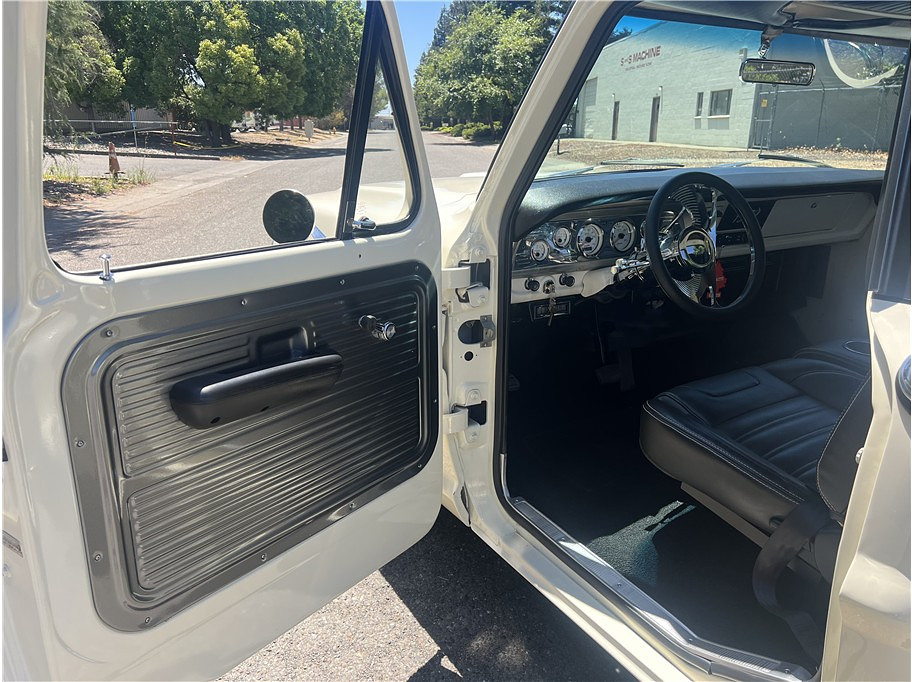 1972 Ford F-100 Located at Hayes Autos Classic light-box-slides
