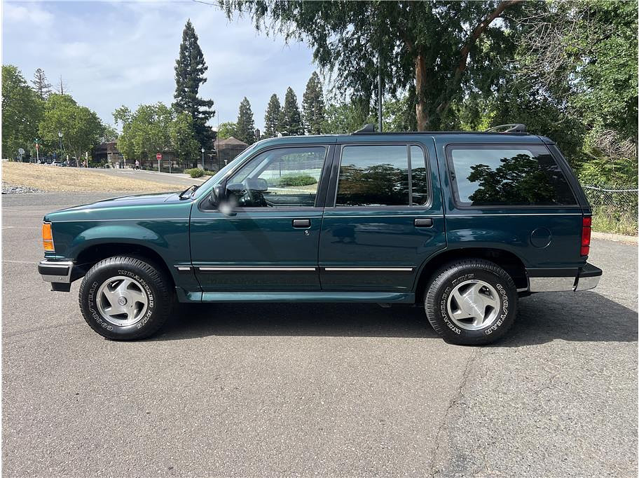 1994 Ford Explorer Located at Hayes Autos Classic light-box-slides