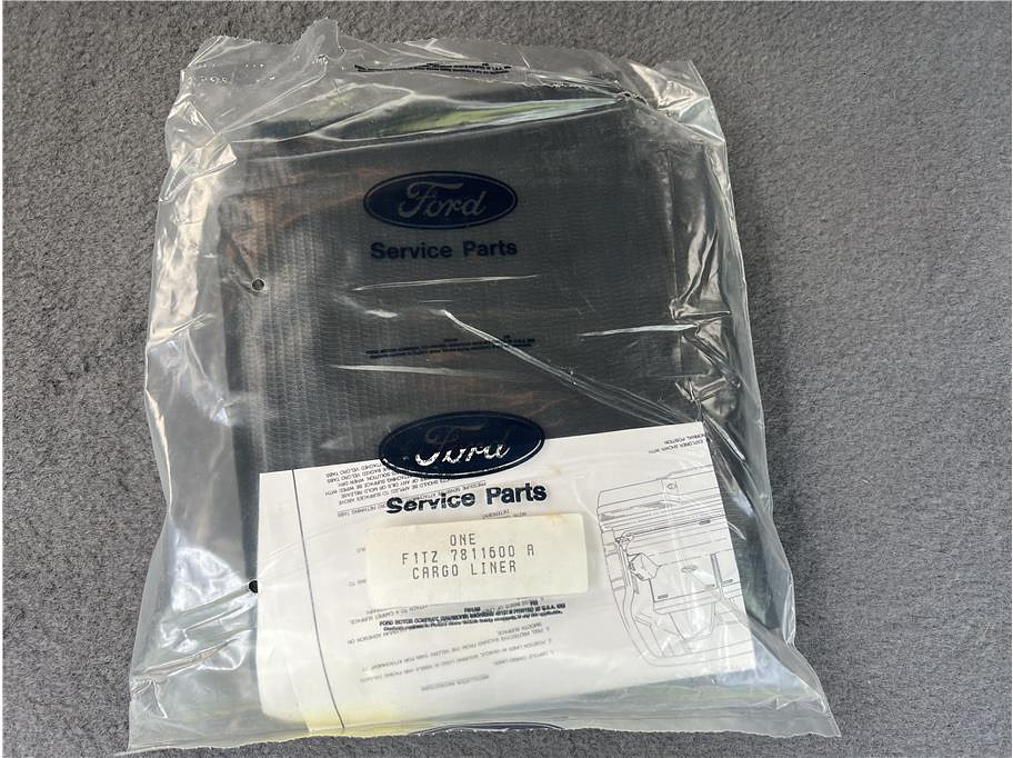 1994 Ford Explorer Located at Hayes Autos Classic light-box-slides