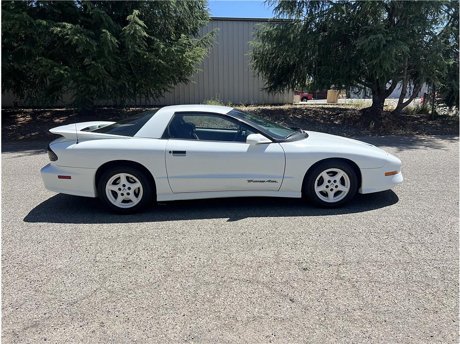 1993 Pontiac Firebird Located at Hayes Autos Classic light-box-slides