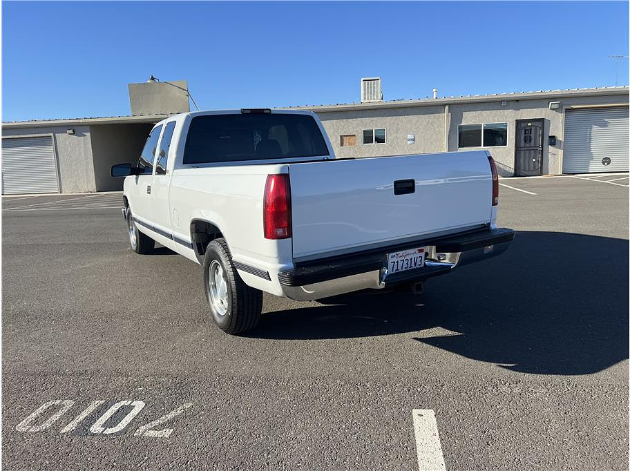 1997 Chevrolet 1500 Extended Cab Located at Hayes Autos Classic light-box-slides