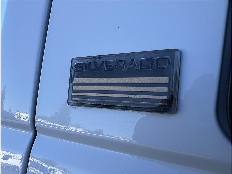 1997 Chevrolet 1500 Extended Cab Located at Hayes Autos Classic light-box-slides