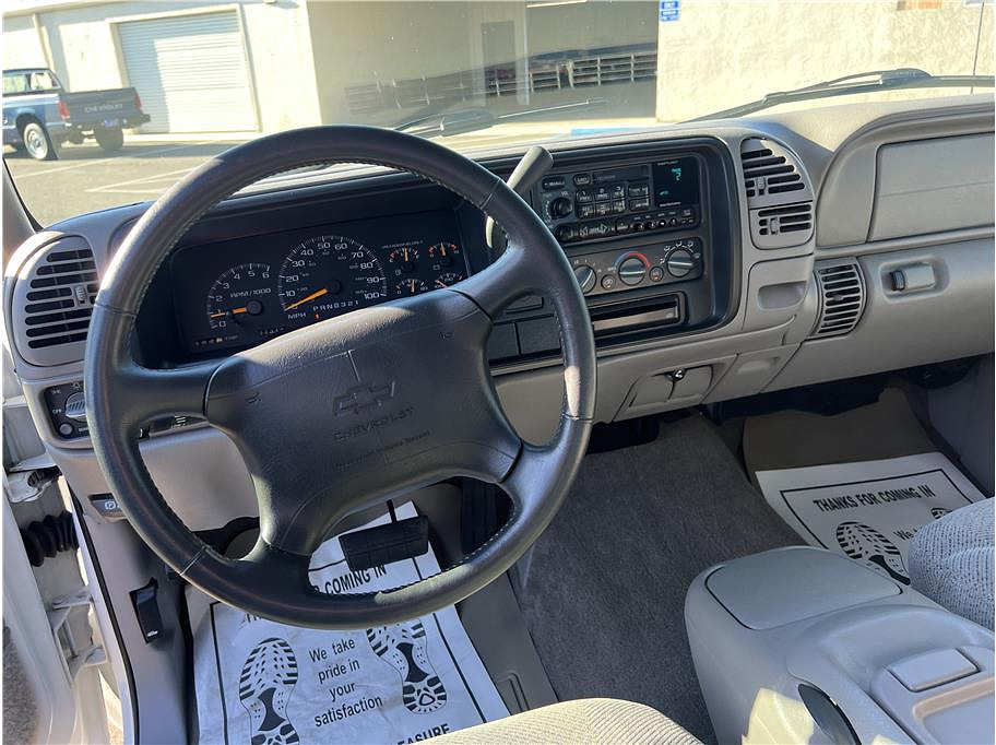 1997 Chevrolet 1500 Extended Cab Located at Hayes Autos Classic light-box-slides