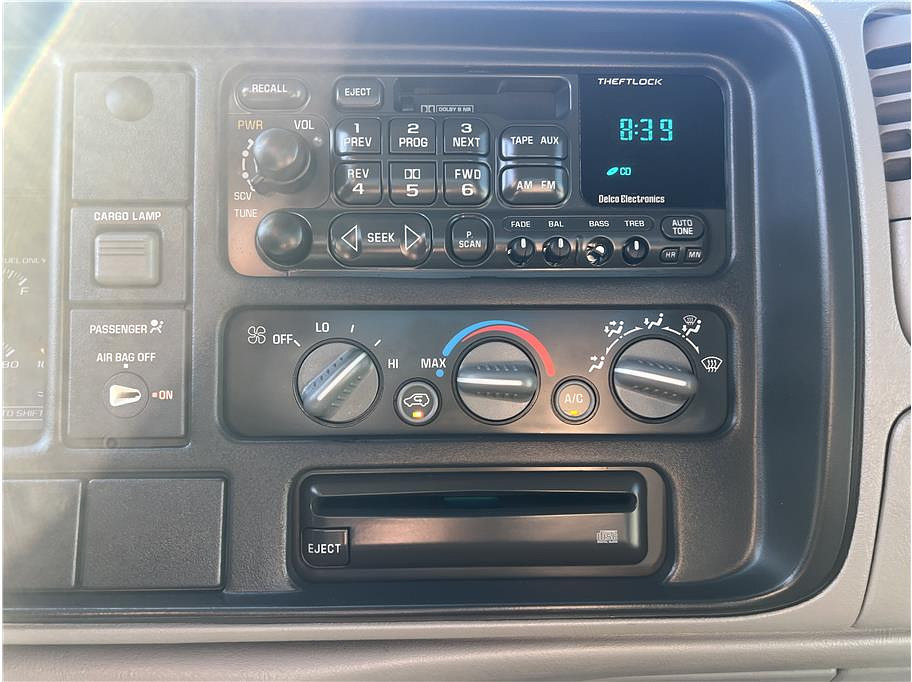 1997 Chevrolet 1500 Extended Cab Located at Hayes Autos Classic light-box-slides