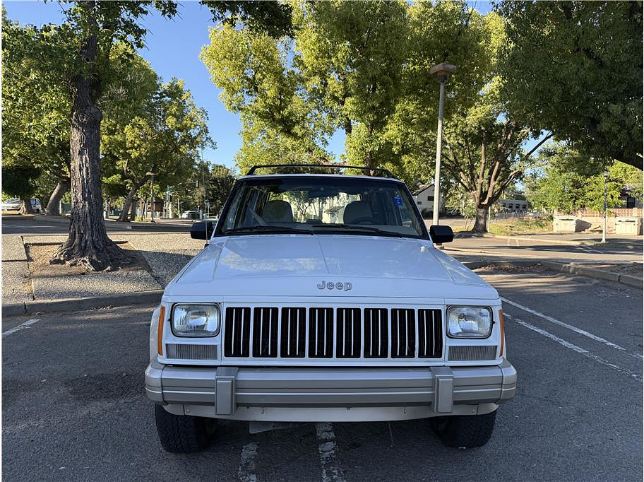 1995 Jeep Cherokee Located at Hayes Autos Classic light-box-slides