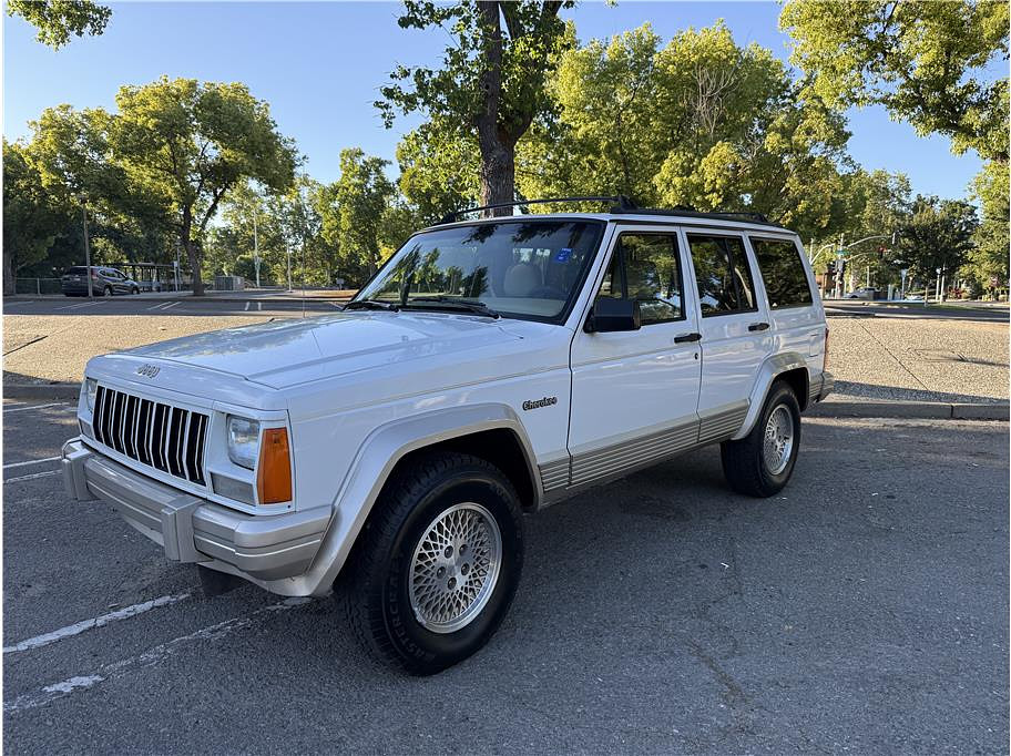 1995 Jeep Cherokee Located at Hayes Autos Classic light-box-slides