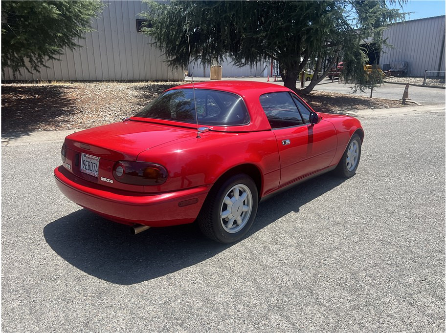1991 Mazda MX-5 Located at Hayes Autos Classic light-box-slides