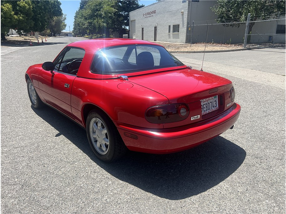1991 Mazda MX-5 Located at Hayes Autos Classic slide-image